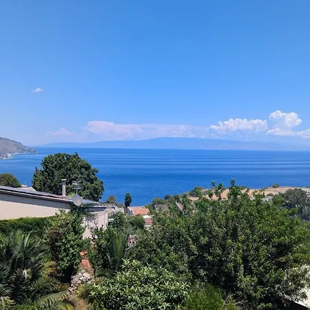Striscia Di Costa Apartment *